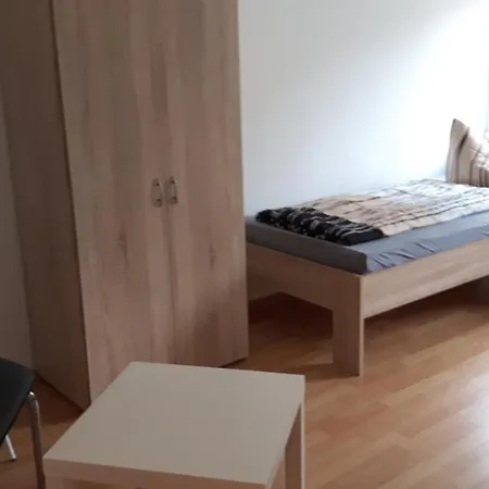 Apartament -fairmieten-leipzig De-preiswerte Naehe Bmw Fuer Monteure Messegaeste - Stralsunder Str